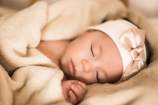 0-18个月宝宝的睡眠时间参照表一览，新手爸妈必读！