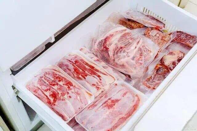 超市冷冻柜里的“健康炸弹”：4种冻肉千万别买，小心吃出问题