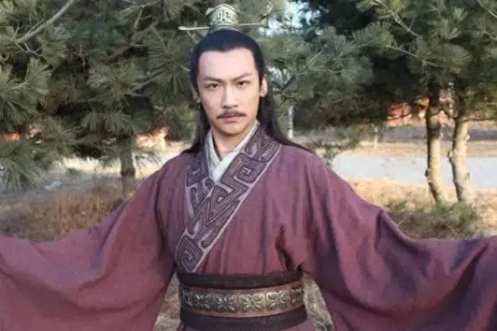 秦始皇病逝后的权力风暴：扶苏继位与自缢之谜