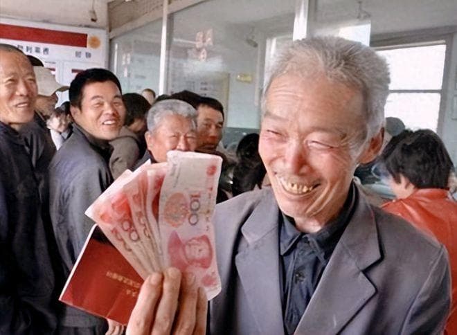 职工退休后除在社保局领取养老金外，工作单位还有其它补贴吗？