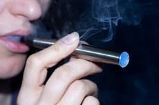 电子烟更健康？医生提醒：防范“上头”电子烟
