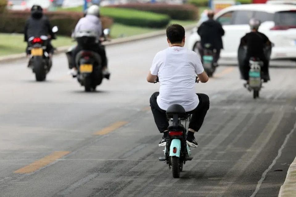 想方设法管住狂飙的“小电驴”