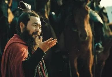 曹操的特权与政治地位：从入朝不趋剑履上殿谈起
