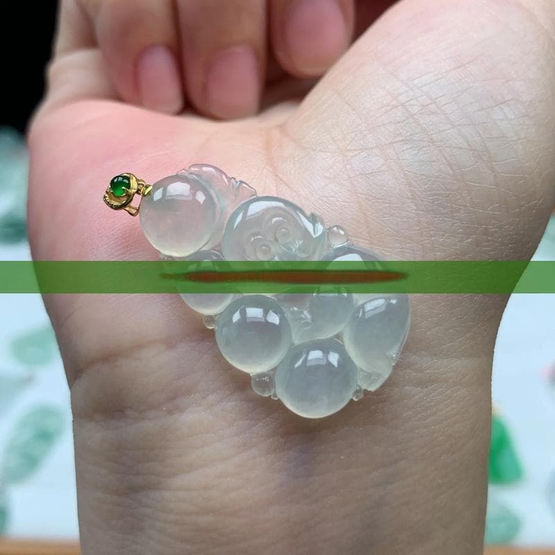 玉髓与水沫玉的区别：从特性到鉴别方法