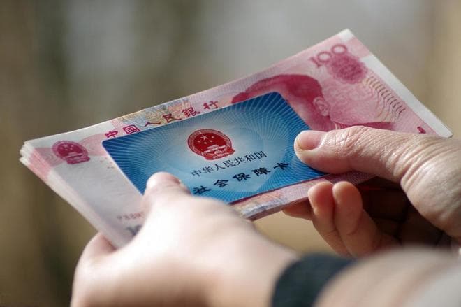 2025养老金调整敲定！15年和30年工龄差多少？一篇文章算清账