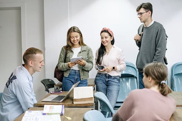 澳洲与新西兰留学费用对比，留学生如何选择