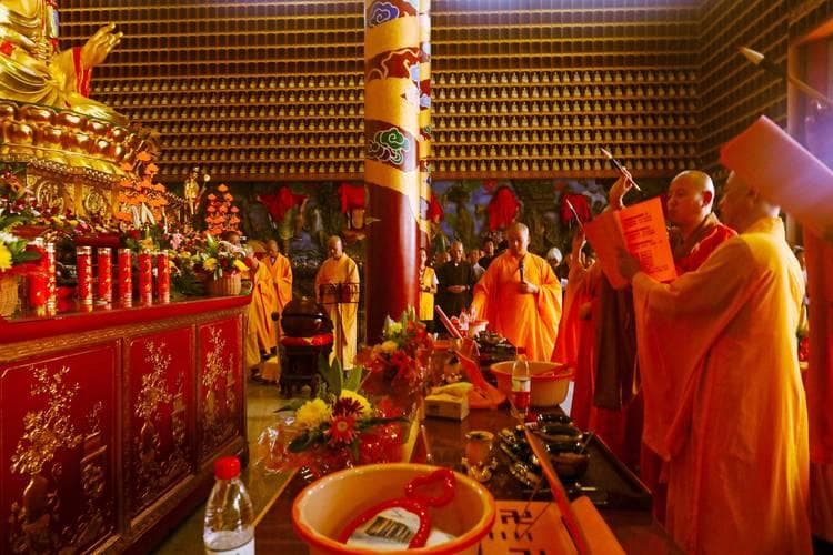 寺庙常常会给物品“开光”，开光到底是什么意思？真的会很灵吗？