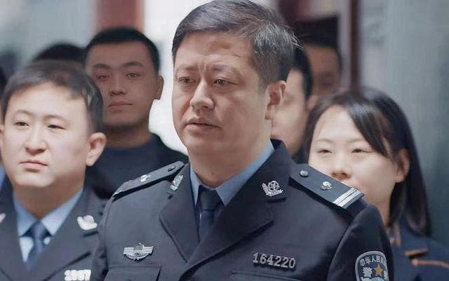 <我是刑警>中的警衔之谜：为什么肖庆东还是三级警督？