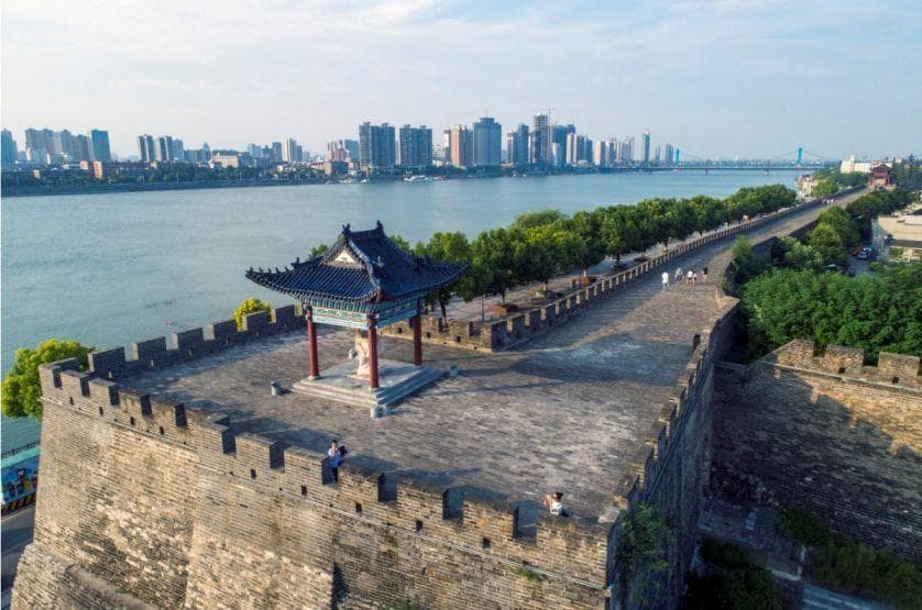 襄阳城：穿越千年的历史画卷 🏯