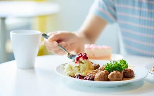 月子餐全攻略：从食材到食谱的全方位指南
