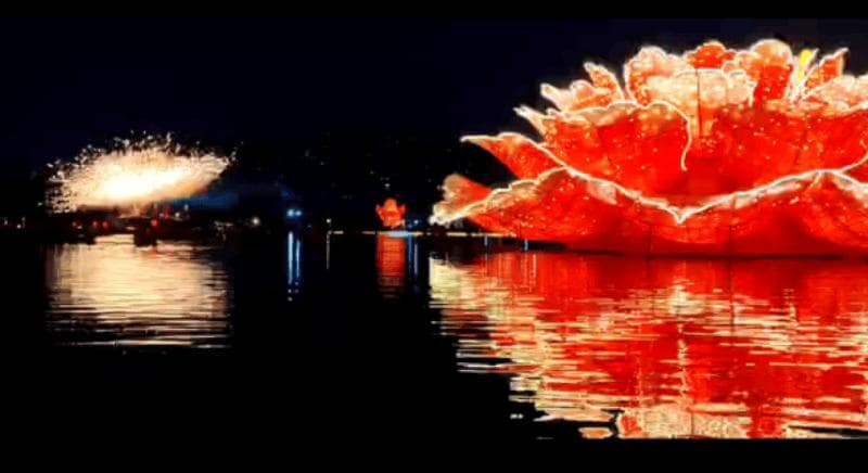 欢乐迎元宵，滴翠湖畔看非遗技艺打铁花表演