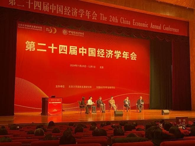 AI变革突破智力边界，人如何才能不被替代？经济学专家支招