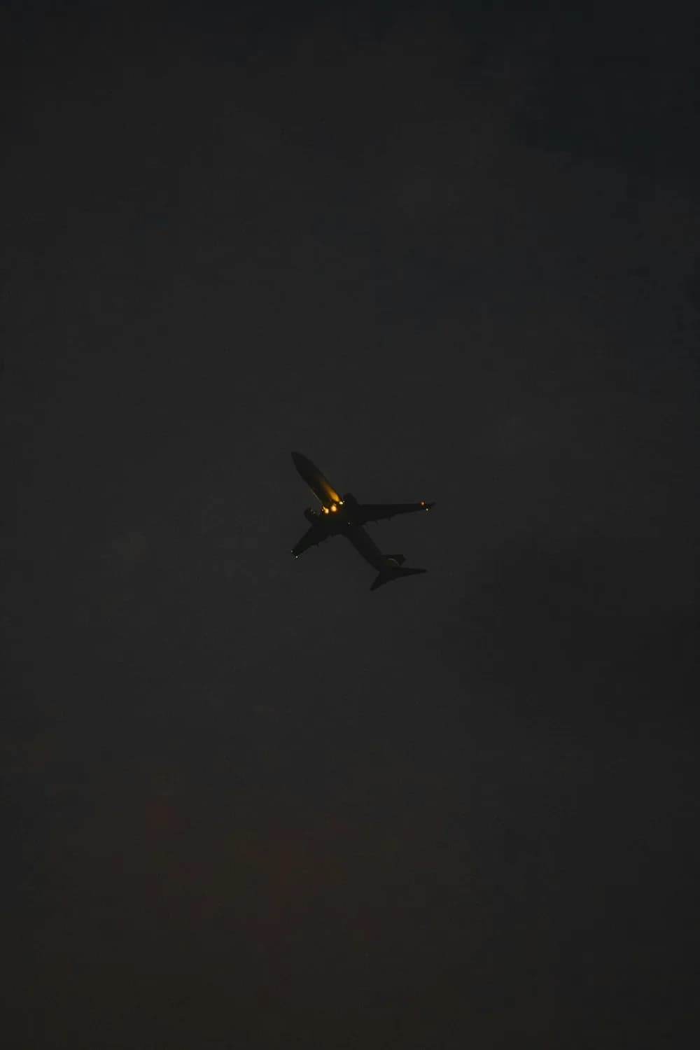 夜间飞行黑科技：雷达+夜视双保险