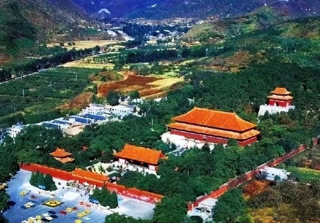 探访明十三陵：揭秘石牌坊背后的历史与传奇