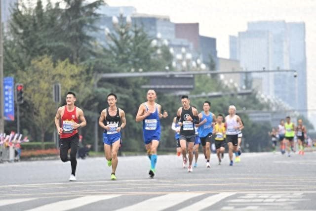 全马4小时 vs 半马1小时40分：哪个更难？