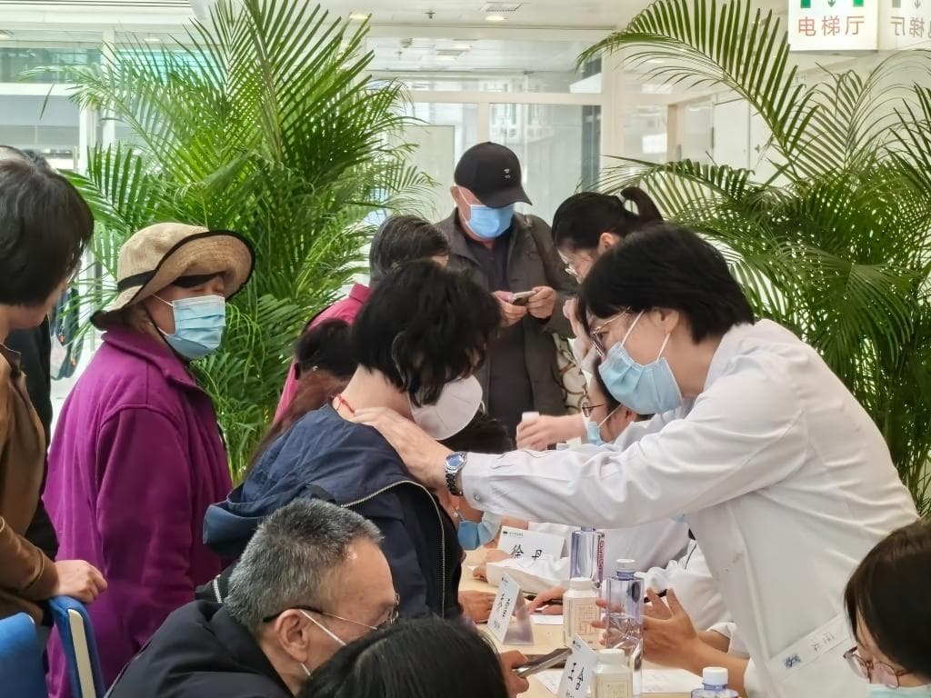 世界帕金森病日：科学治疗 促进“帕友”身心健康