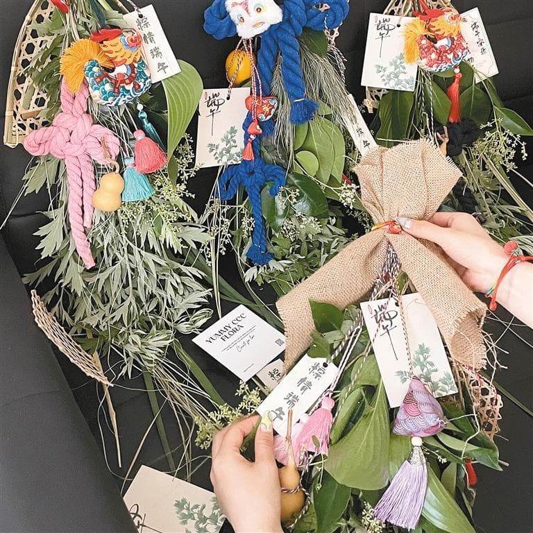 端午节临近 “艾草门挂”走红