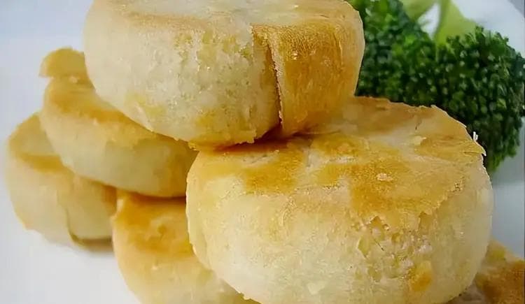 池州八大特色小吃：从九华素饼到阮桥板鸭，每一道都是当地人的最爱