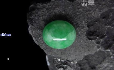翡翠无事牌佩戴指南：从佩戴方法到图案寓意全解析