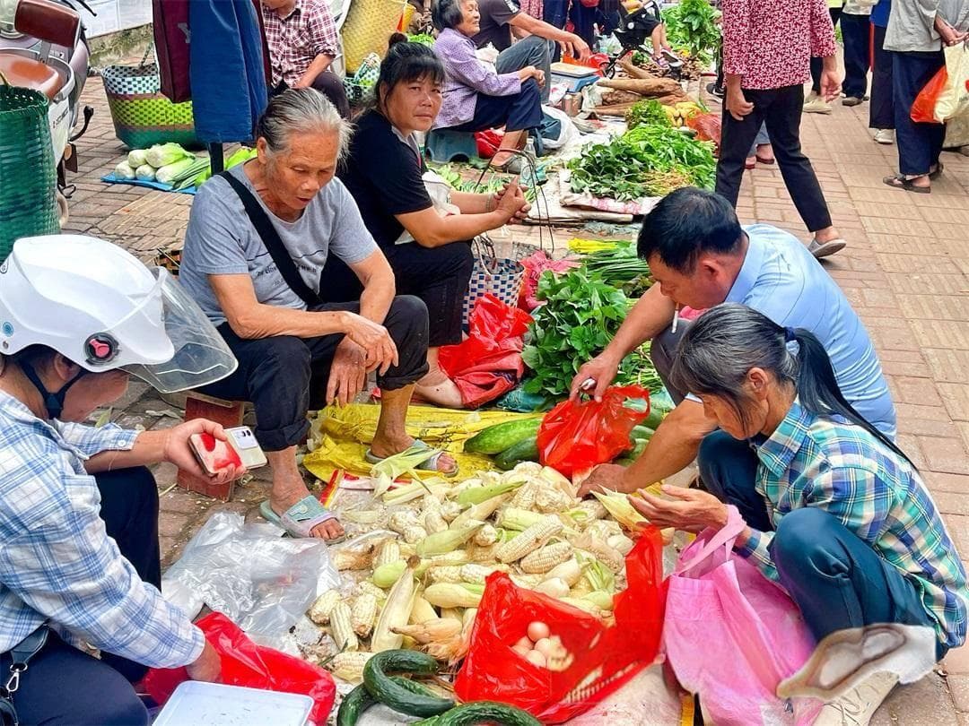 赶圩归来阿哩哩！每逢圩日“土货”多 ，“那楼味道”成团宠