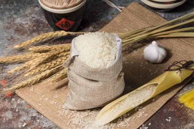 潮湿、阳光、高温、异味：大米储存的四大天敌