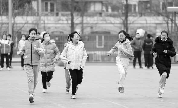 跑步设计主题 设施升级改造 课间增添趣味 新学期中小学生花式动起来
