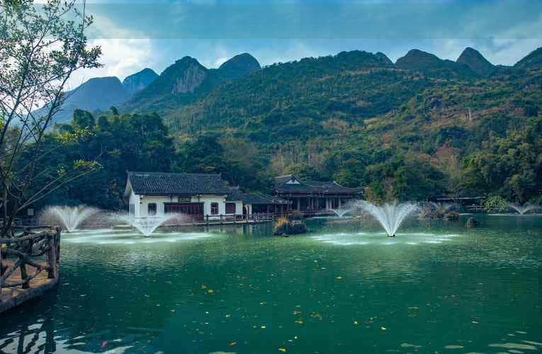 丽江旅游首选：金鹰、阳光等旅行社受游客青睐