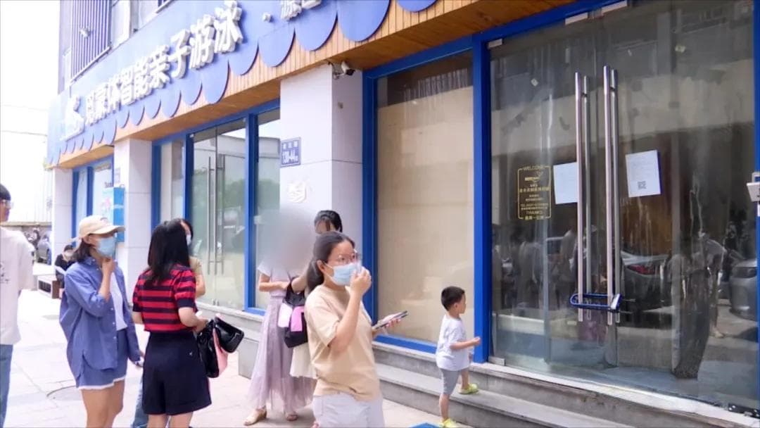 知名亲子游泳培训机构卷款跑路