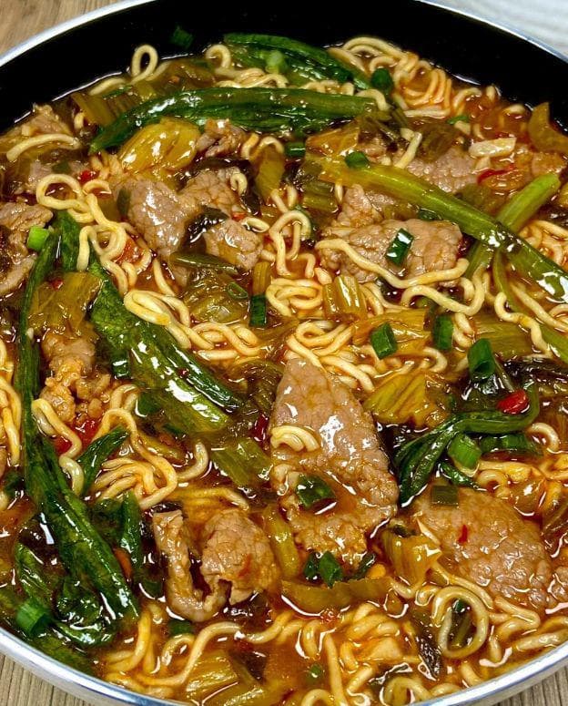 酸菜牛肉面：酸爽开胃，牛肉鲜美，一碗不够