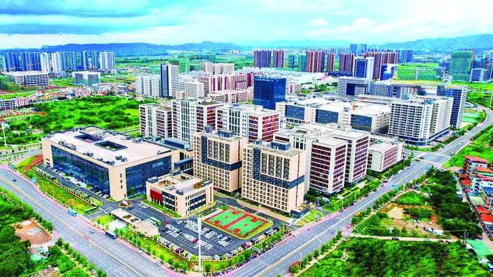 着力构建现代化产业体系 打造三大千亿级产业集群