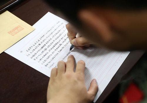 给远方的亲人写信：怎么写信给亲人才能表达真情实感？!