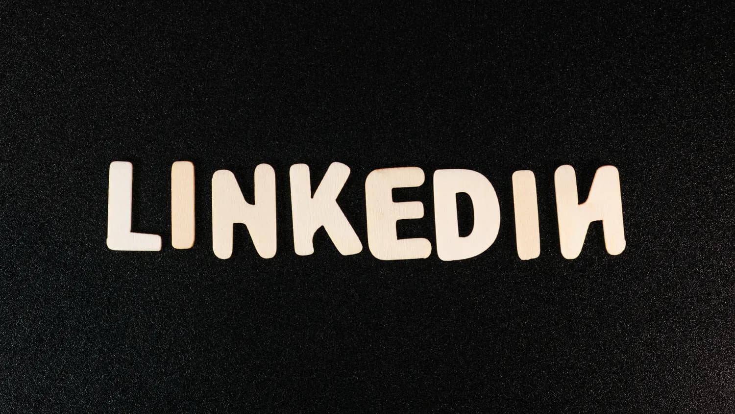 LinkedIn头像升级攻略：让你的职业形象更出彩！