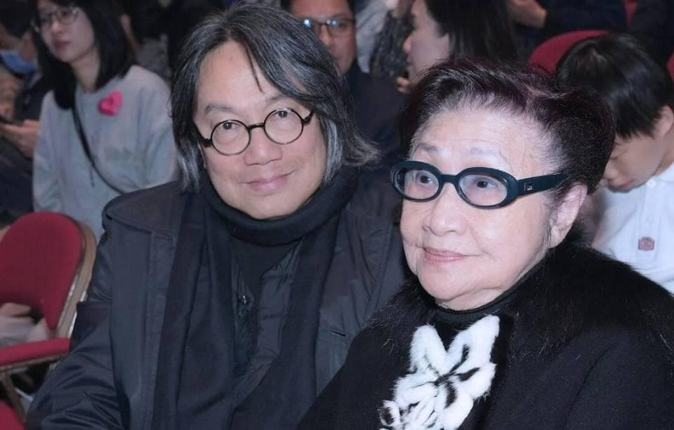 96岁白雪仙为63岁刘德华演唱会捧场，红了这么多年，刘德华凭什么？