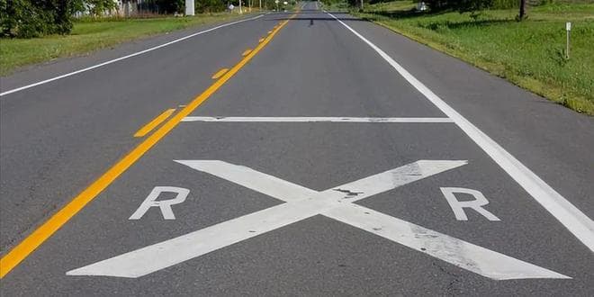 马路新标线：左转车道为何跑到最右边？