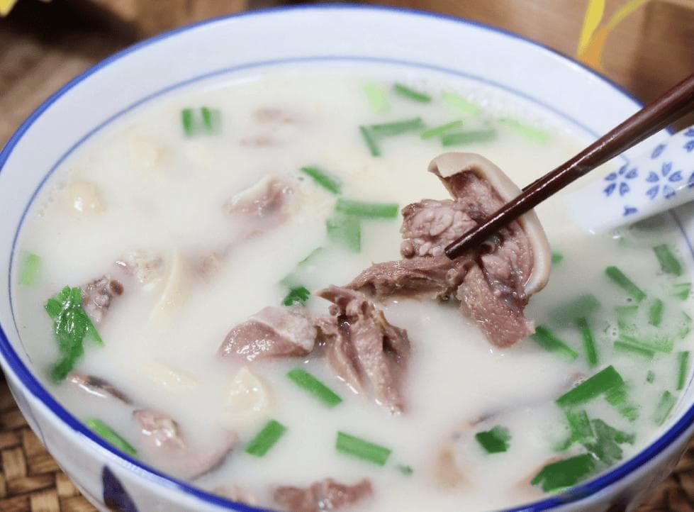 熬羊汤，这“5种香料”不能少，羊肉越炖越鲜香，汤越熬越奶白