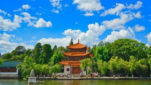 从昆明到大理：高铁、自驾、大巴，哪种方式最能让你的心跳加速？