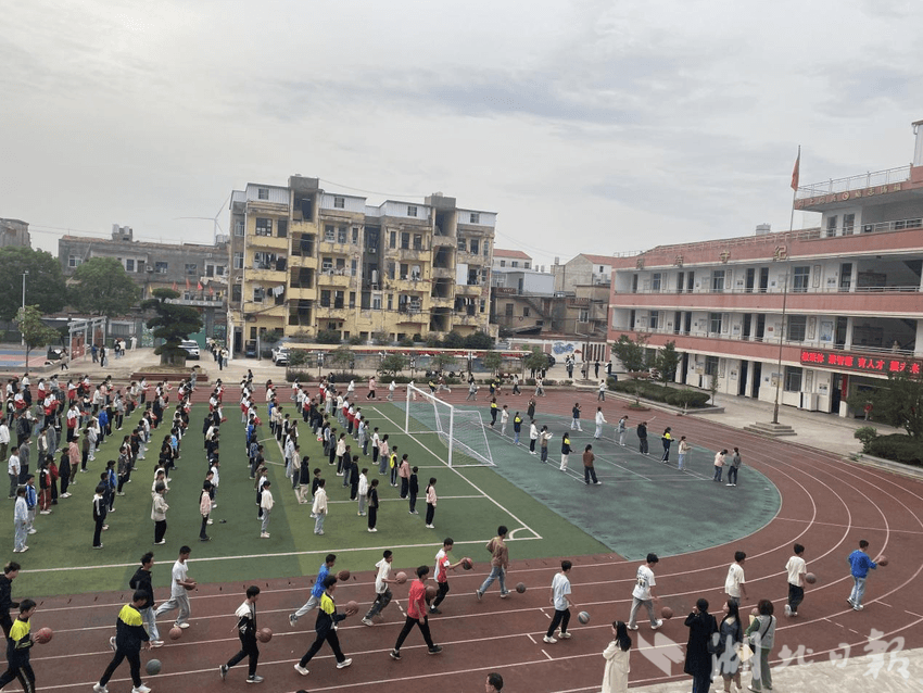 汉川市教育局：大力推行课间15分钟 落实每天体育活动2小时