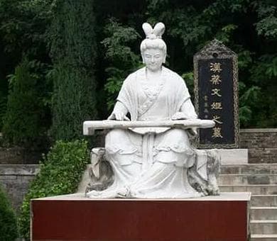 蔡琰与建安七子：文学成就与历史地位的探讨