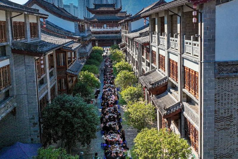 景宁畲乡古城举办非遗文旅市集，带动镇域经济融合发展