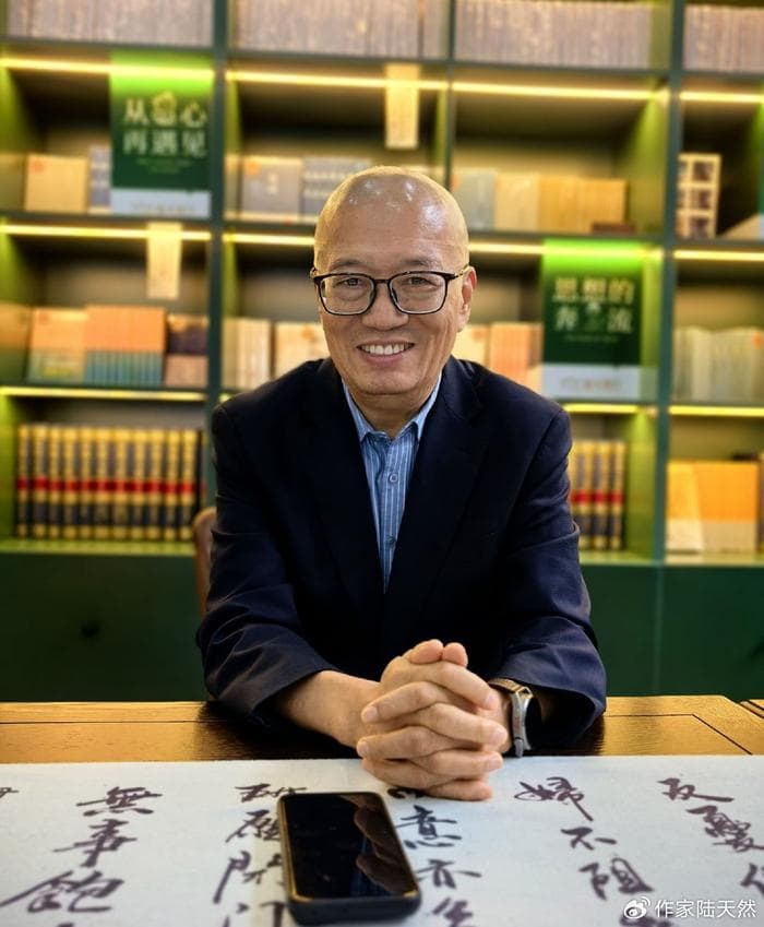 在反思中前行：对待生活与人性的多维视角
