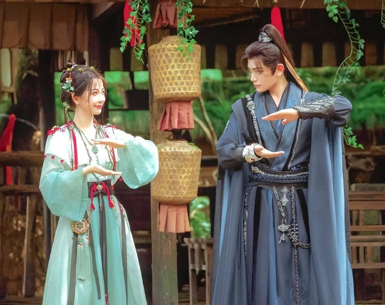 赵露思刘宇宁《珠帘玉幕》发布会惊艳同框，撒糖互动甜度超标