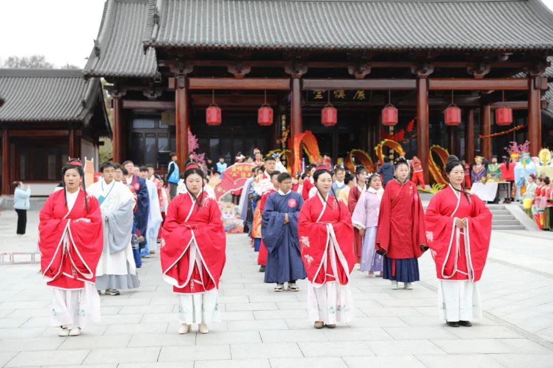 汉服花灯游园会 龙腾古韵闹元宵