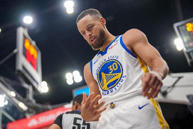 库里真的有实力成为NBA历史上前十位最伟大球星之一吗