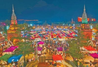 云南西双版纳打造文旅新地标：星光夜市里 业态更多元