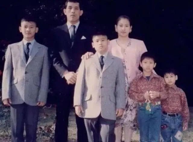 流亡皇子组团回国夺嫡？泰国王室的继承战愈发白热化，思蕊凡公主站队仍不明