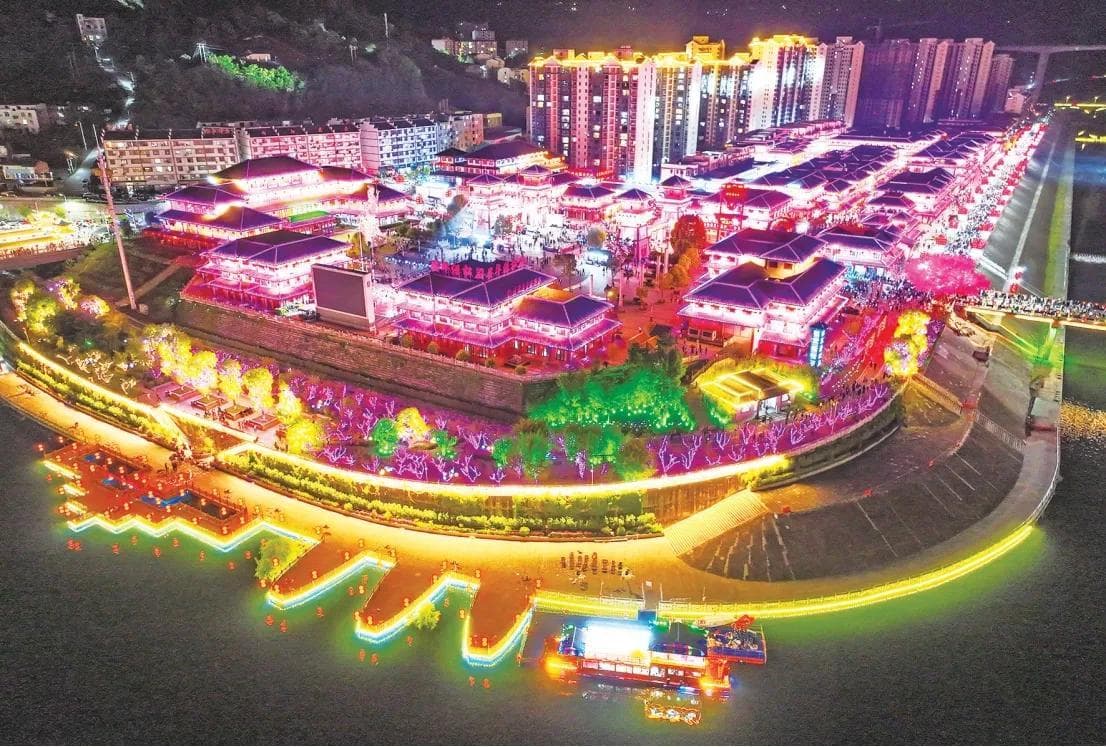 湖北竹山：“老街区”何以蝶变成“新网红”？