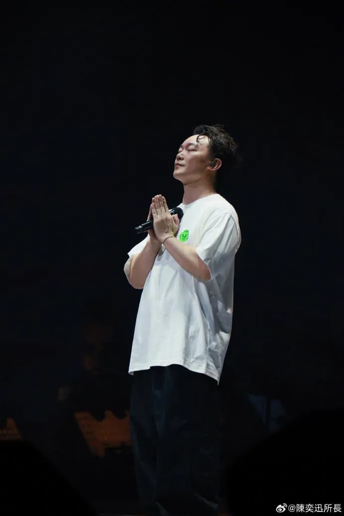陈奕迅下巴受伤缝30多针：以后唱歌嘴巴可能张不开