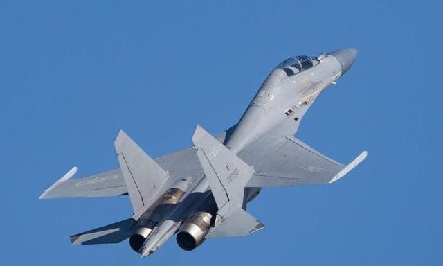 侧卫战机巅峰对决，苏-35和歼-16空战能力谁更强？差距很明显！