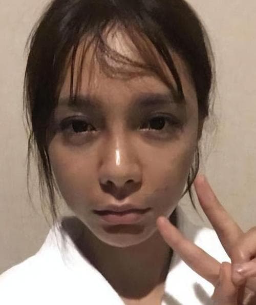 揭秘化妆与卸妆：美丽真相与平衡之道