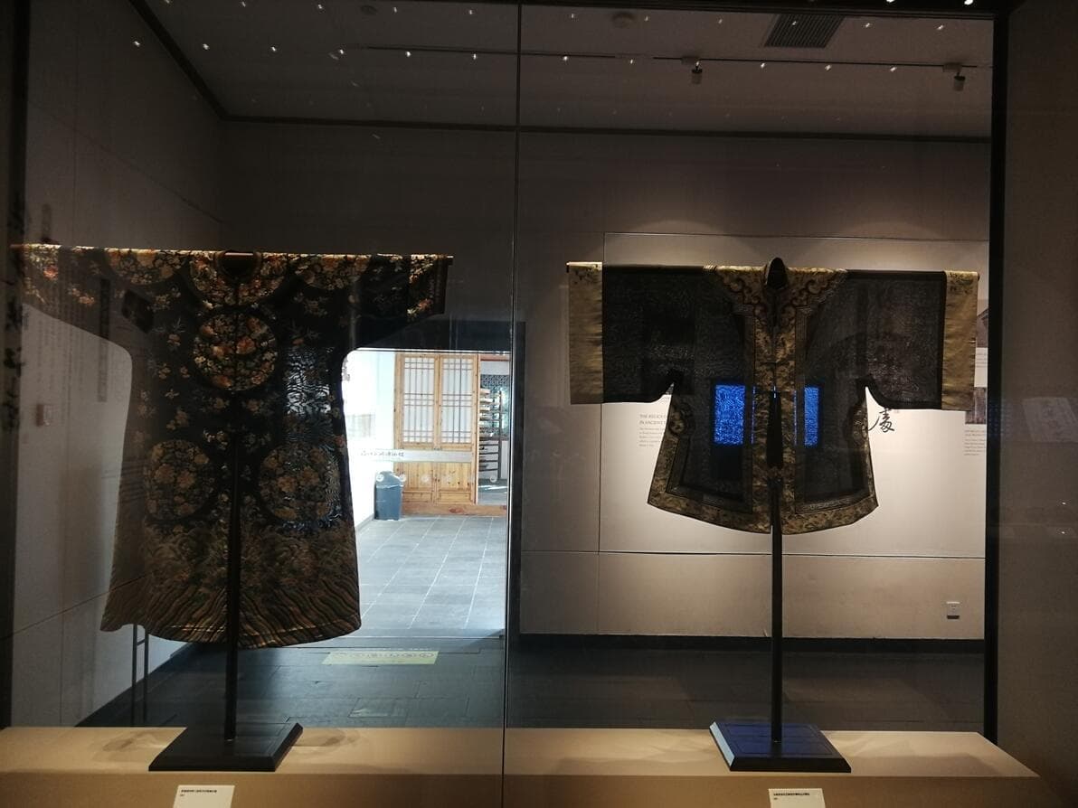 姑苏丝绸博物馆珍藏：从龙袍到绣花鞋的工艺之美